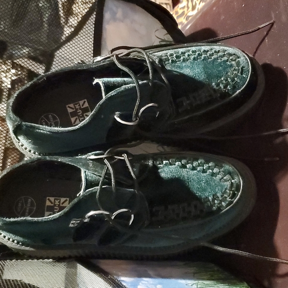 Shoes - Picture 2 of 6